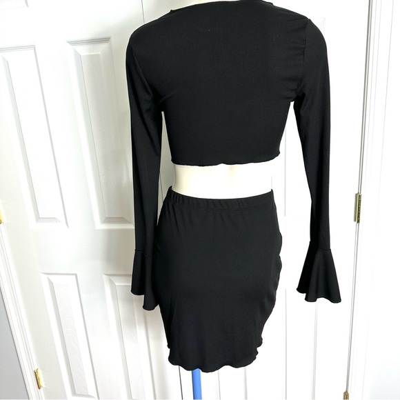 2 PC matching set SOLID BLACK MINI SKIRT and MATCHING TIE FRONT CROPPED TOP M - Picture 2 of 12